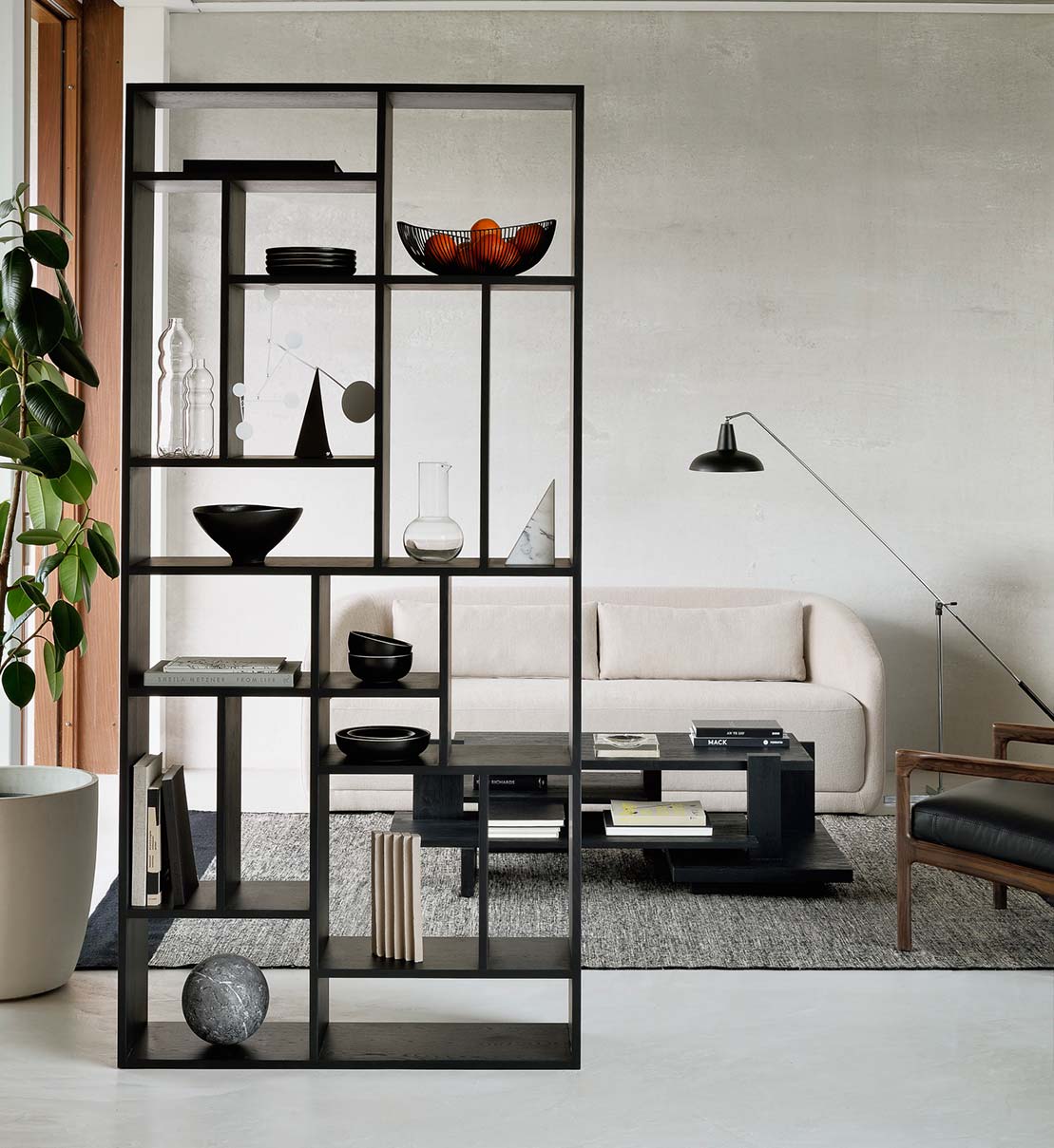 M-Rack Hylla som rumsavdelare i vardagsrum