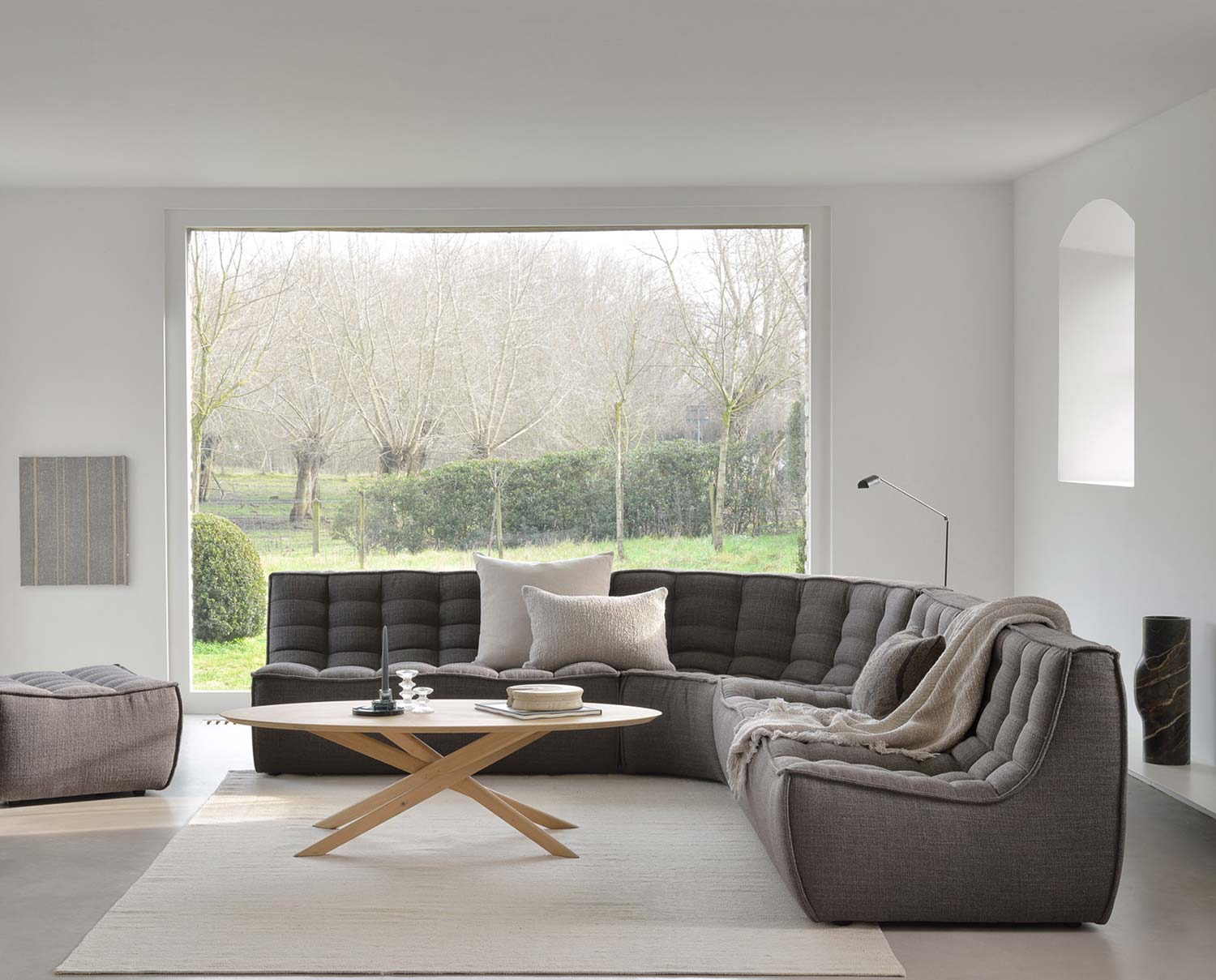 N701 Hörnsoffa i grått tyg