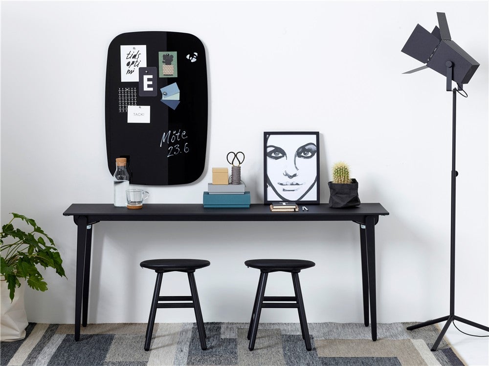 Shell Pall 45T under rektangulärt bord med dekorativa detaljer