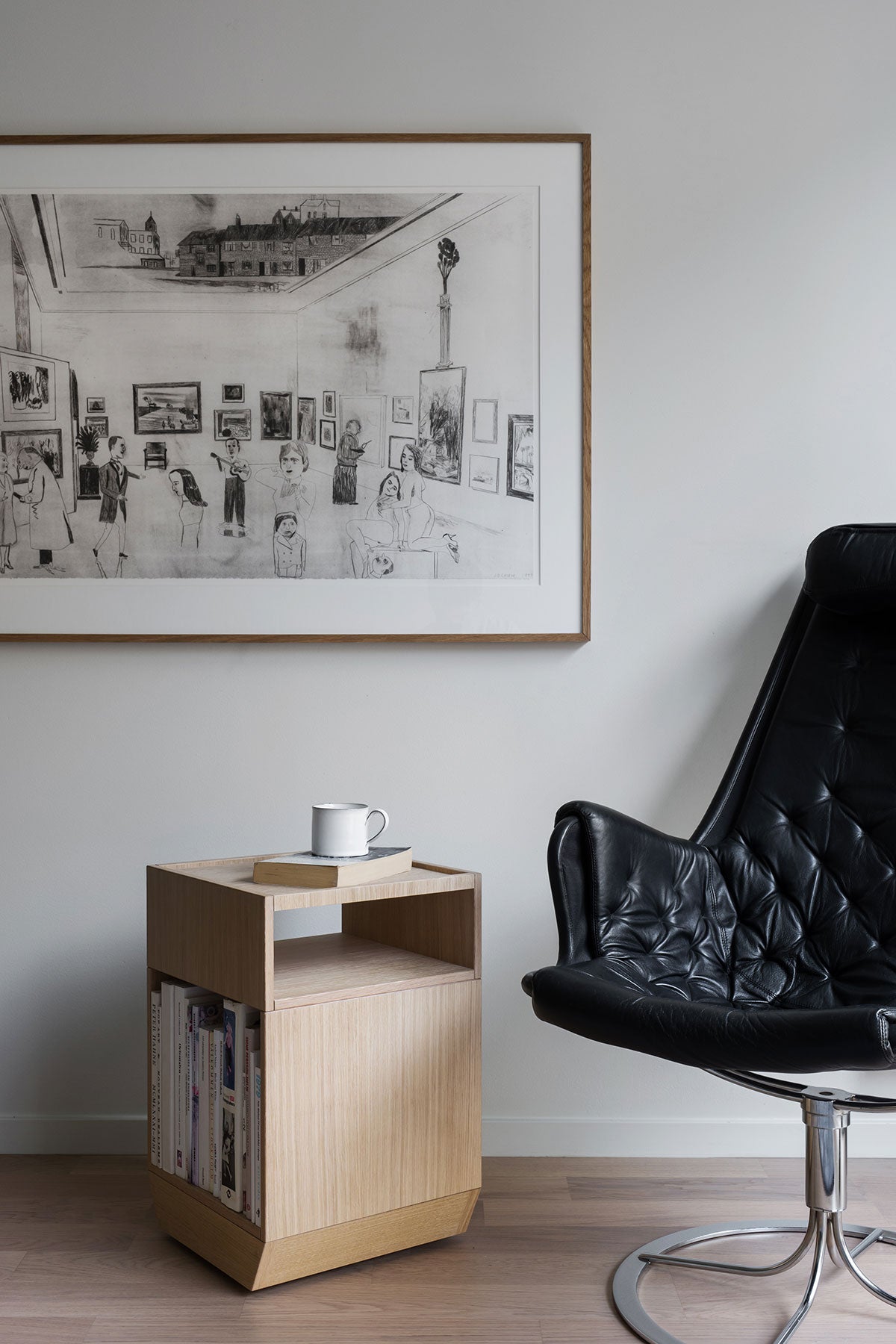 Pile Sidobord bredvid en Jetson Fåtölj i svart läder