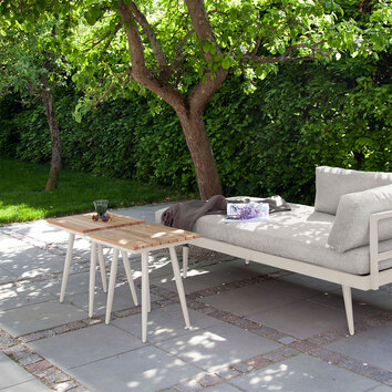 Rio Sidobord och Dagbädd på skuggig uteplats