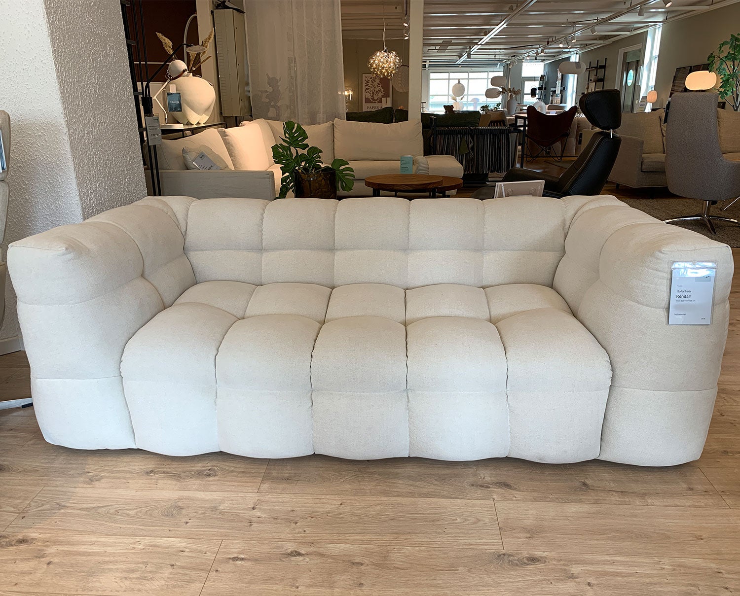 Kendall-soffa-utstallningsex-2