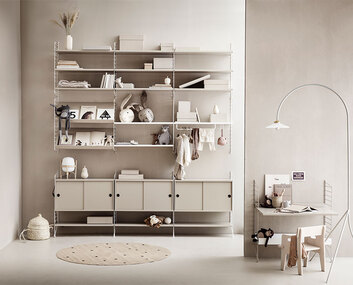 Beige String system barnrum
