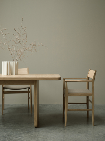 Siza Karmstol med Vaud Matbord