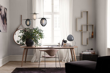 Gubi Matbord Ellipsformat som skrivbord i modern inredning