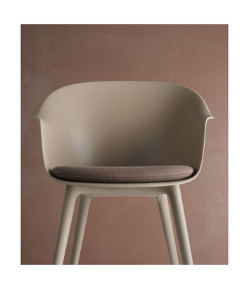 Bat_DiningChair_Plastic_Cushion_NewBeige_NewBeige_Gabriel_Crisp_x_Detail
