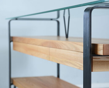 William Sidobord i närbild