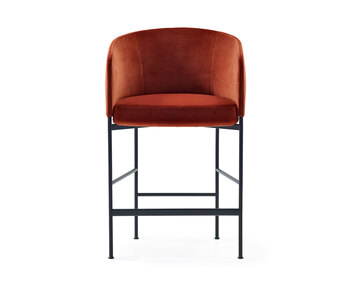 Barstolen Bonnet. Barstolen är klädd i tyget Opera 14.