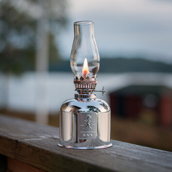 Solstickan-Fotogenlampa-Silver-Miljo_1