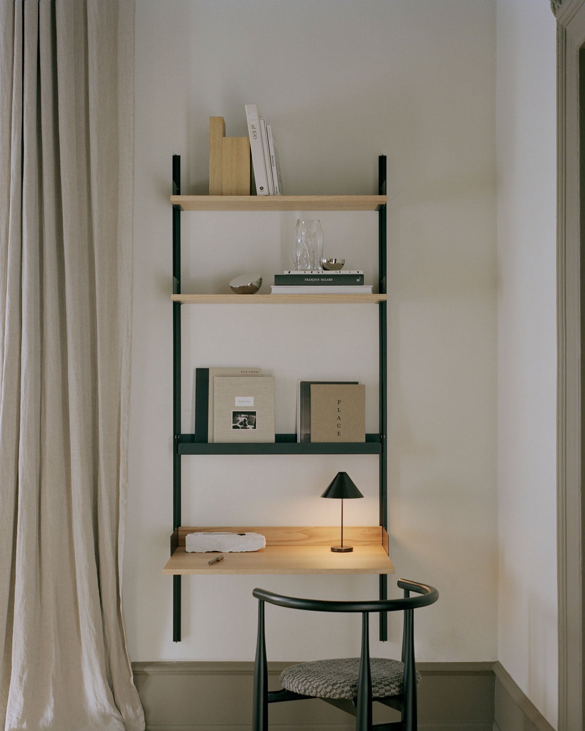 NW Shelf System Skrivbord i svart och ek 