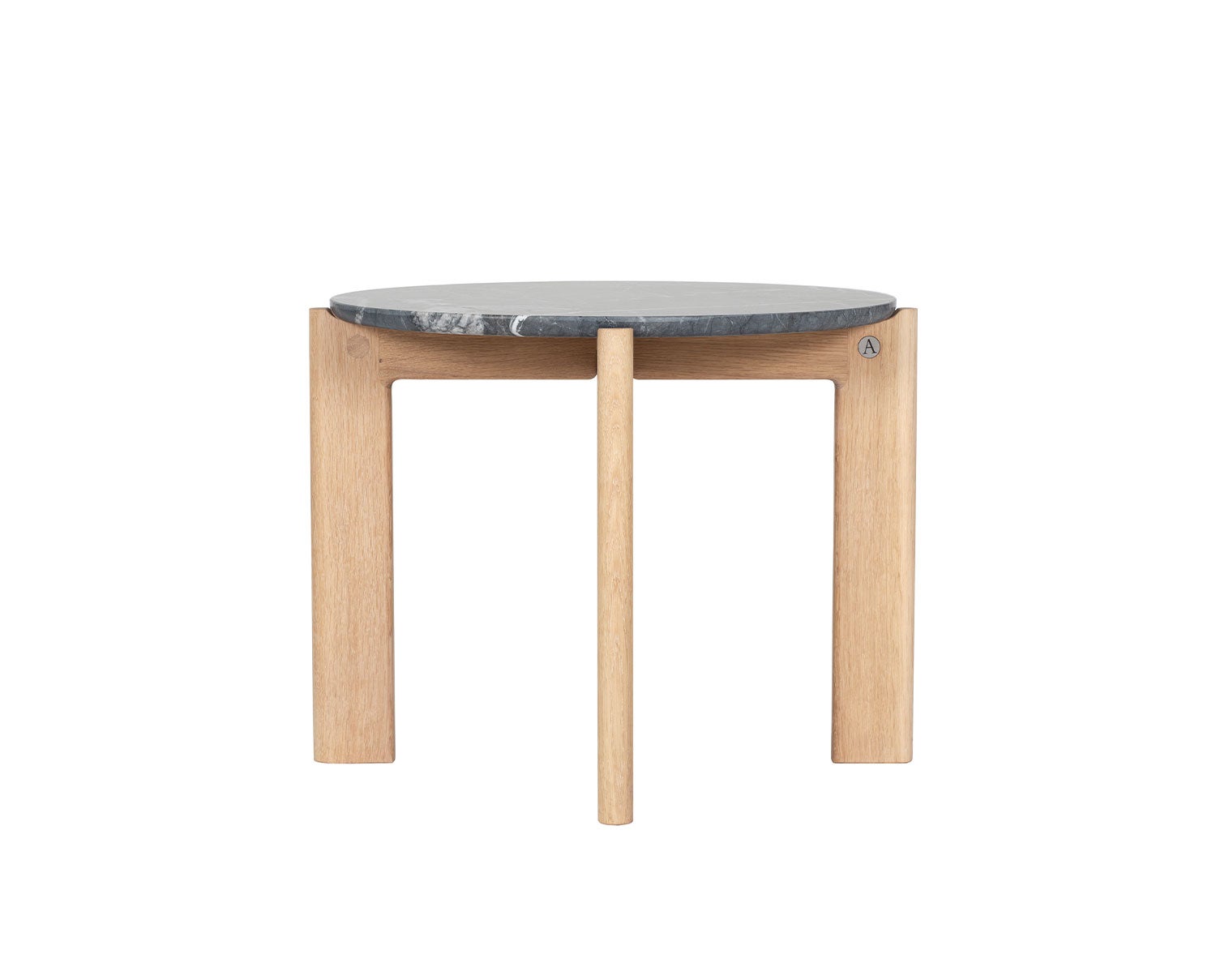Iris Soffbord i storleken Small med bordsskiva i Pietra Grey marmor och bordsben i vitbetsad ek