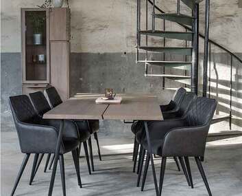 Hope Matbord Gråbetsad Ek Utställda Ben