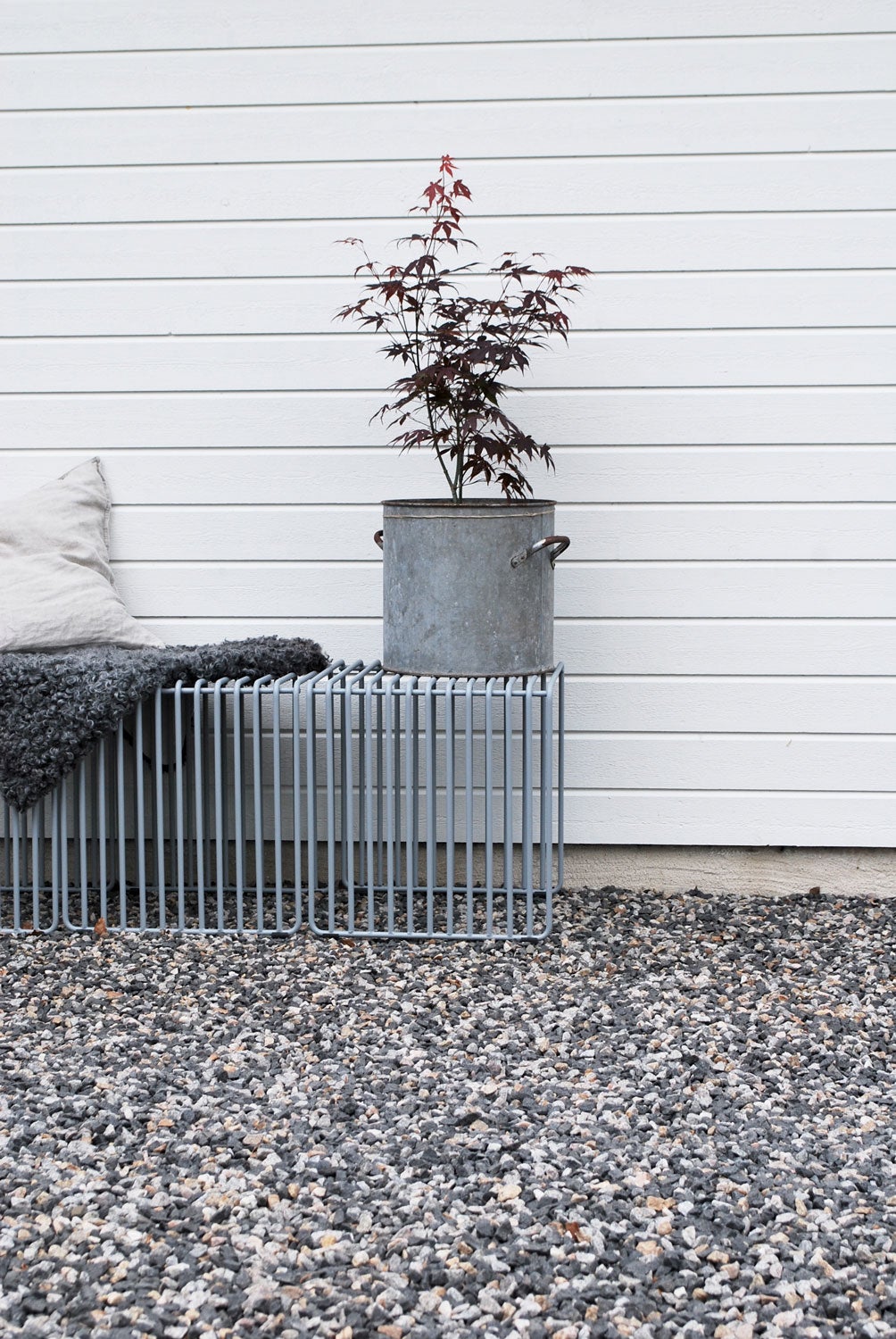 Bar Pall Grå i utomhusmiljö med kruka