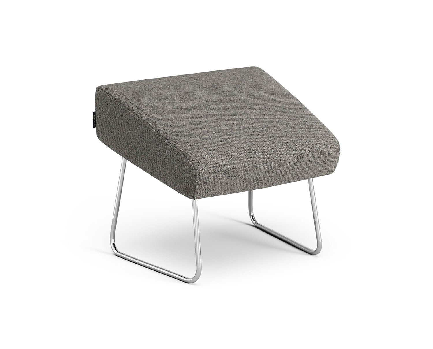 Fotpallen Select. Fotpallen är klädd i tyget Main Line Flax 26, med medar i kromat utförande.