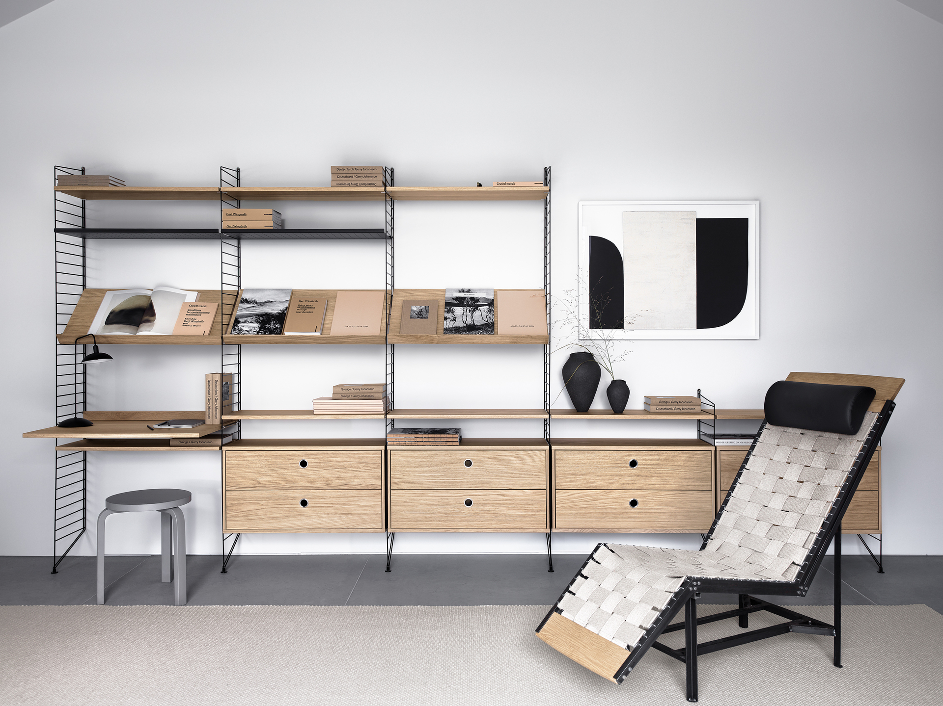 Stringhylla  - Designa efter egna önskemål. Denna modell ek/svart