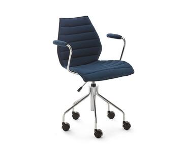Maui karmstol med hjul klädd i Soft Noma Blue