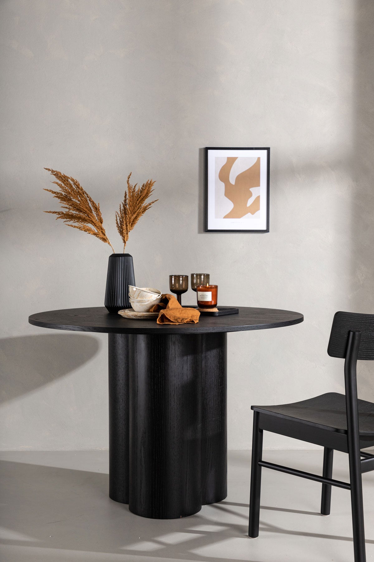 Venture-Design-Olivia-Matbord-Svart-Miljo-2