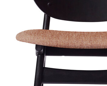 noble-diningchair-blackstained-beech-seat-palerose-detalj-warm-nordic