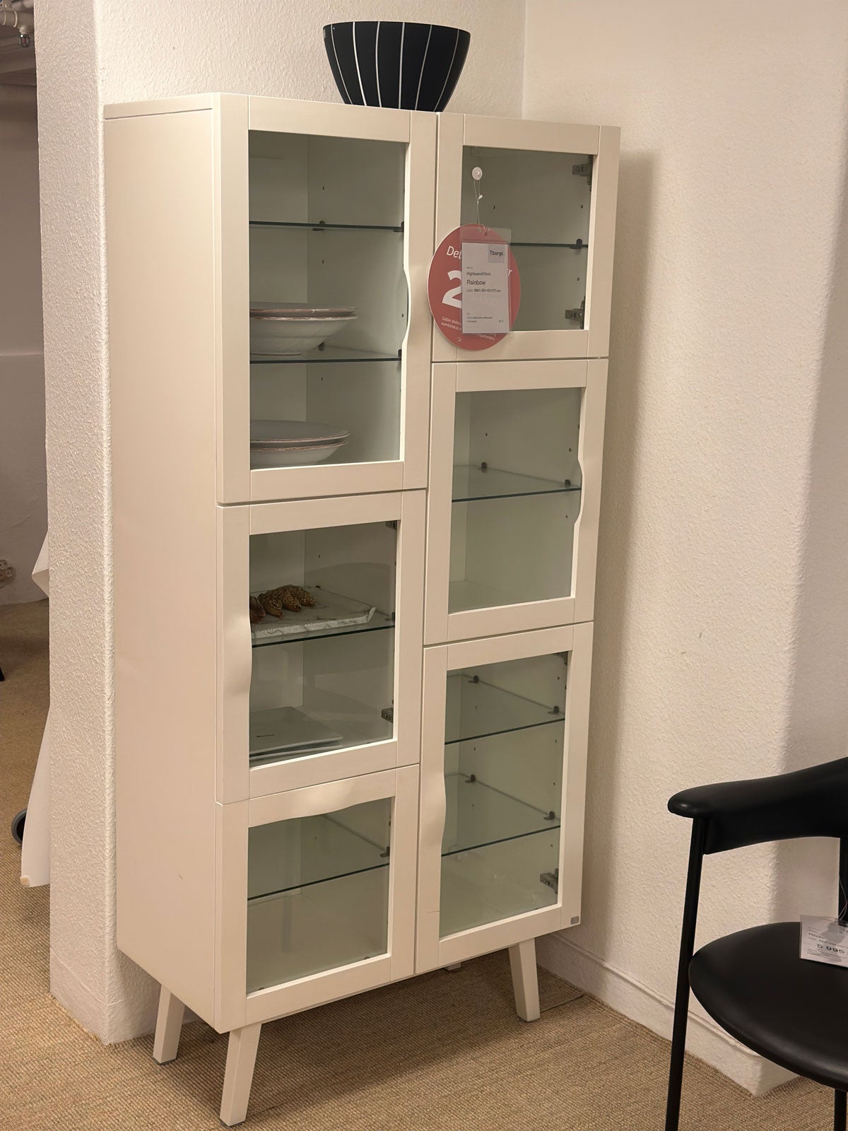 Rainbow-vitrinskap-hansk-utstallningsex