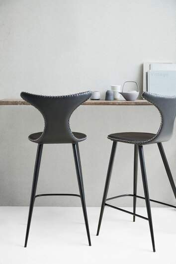 Dolphin-Barstol-76-CM-Svart-PU-Miljobild