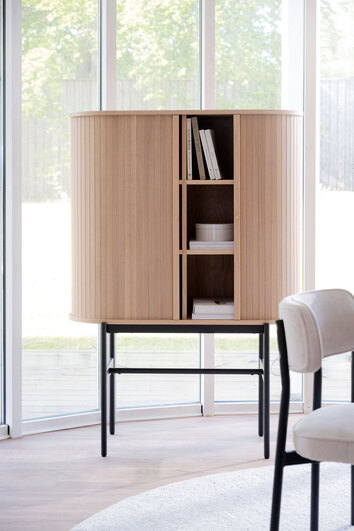 Haddington Skåp halvöppet med böcker