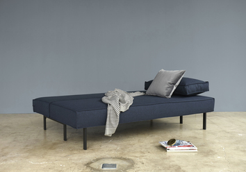 Sly Bäddsoffa klädd i tyget 528 Mixed Dance Blue