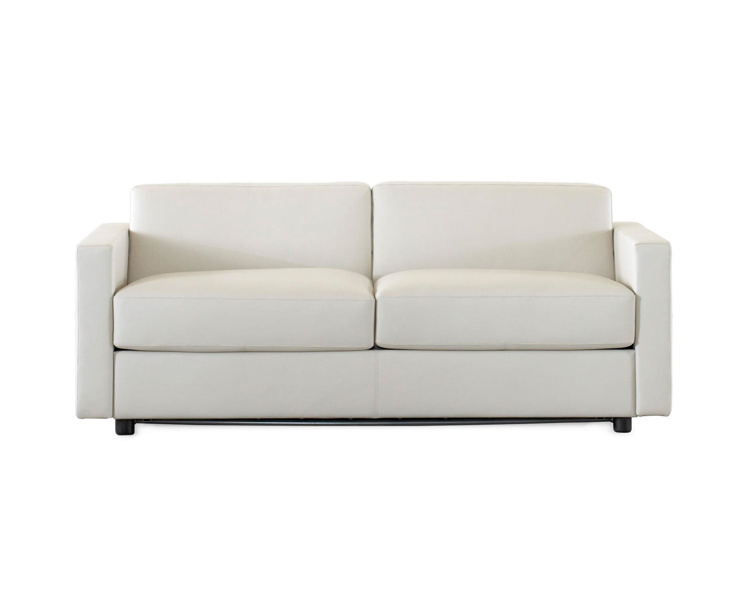 Bäddsoffan REM (Ej utbäddad). Bäddsoffan är klädd i lädret Arctic 00. 