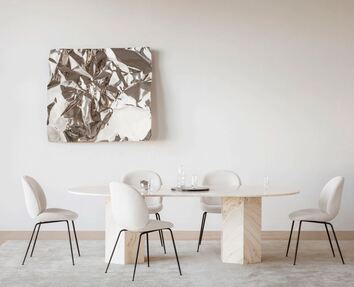 Epic Matbord Ellips Neutral White Travertine med fem stolar