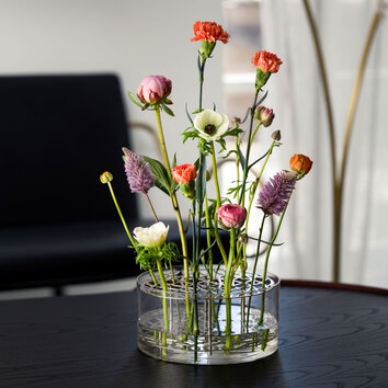 Äng Vas Stor Stål med blommor i flera färger