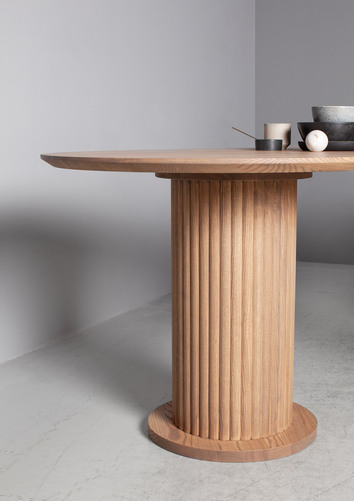 Velvet-matbord-runt-räfflade-ben-3