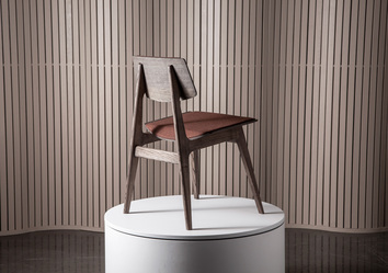 Nordic Stol i mörkgråoljad ask klädd i tyget Nevotex Margrethe Brick