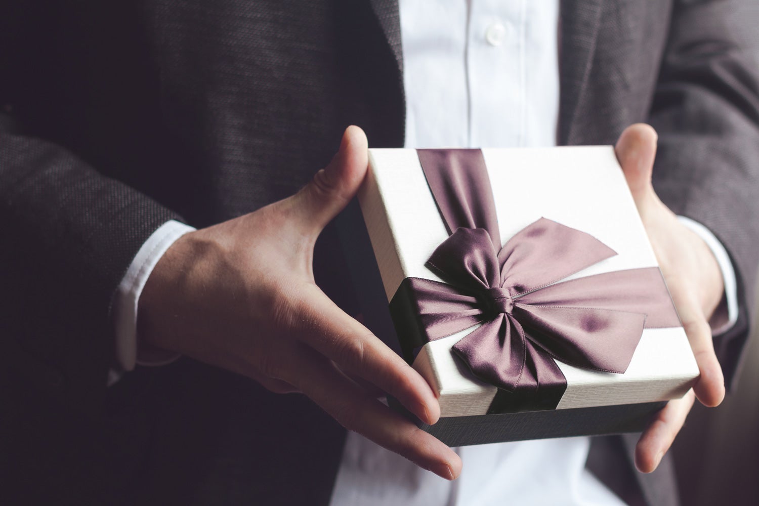 Köp ett presentkort till medarbetarna på möbler och inredning från Tibergs Möbler.