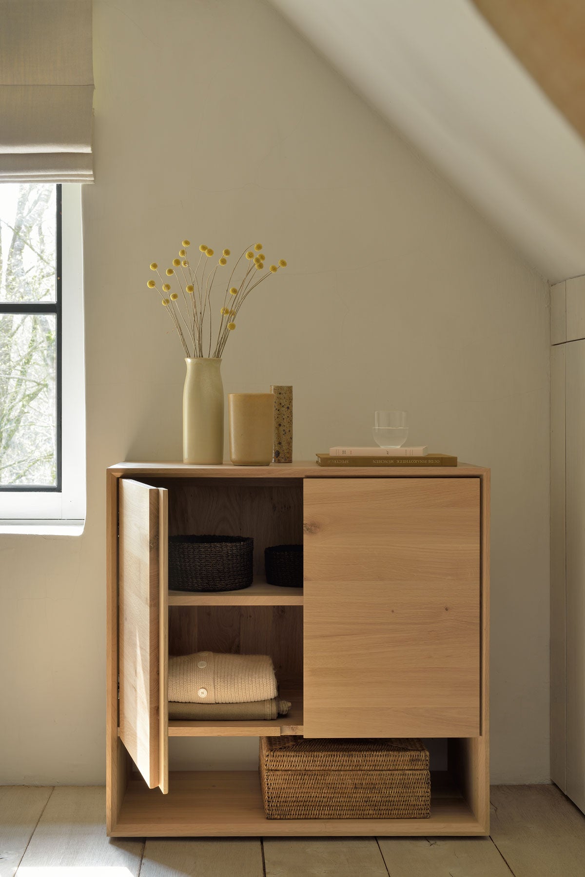 Ethnicraft-Nordic-II-Sideboard-2D-Miljo_1