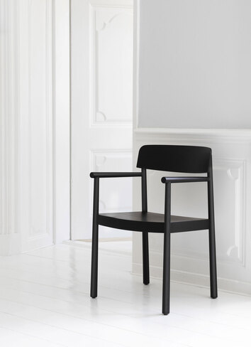 Timb-Karmstol-Black-Miljo