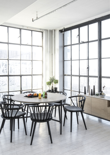 Edda Pinnstol Svartbetsad Ask runt matbordet Ale