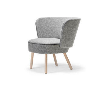 Fåtöljen Wrap, klädd i tyget Hallingdal 65-130 (Grey). 