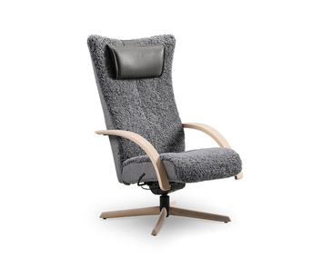 Delta Motion Wood Fåtölj klädd i fårskinn Scandinavian Grey