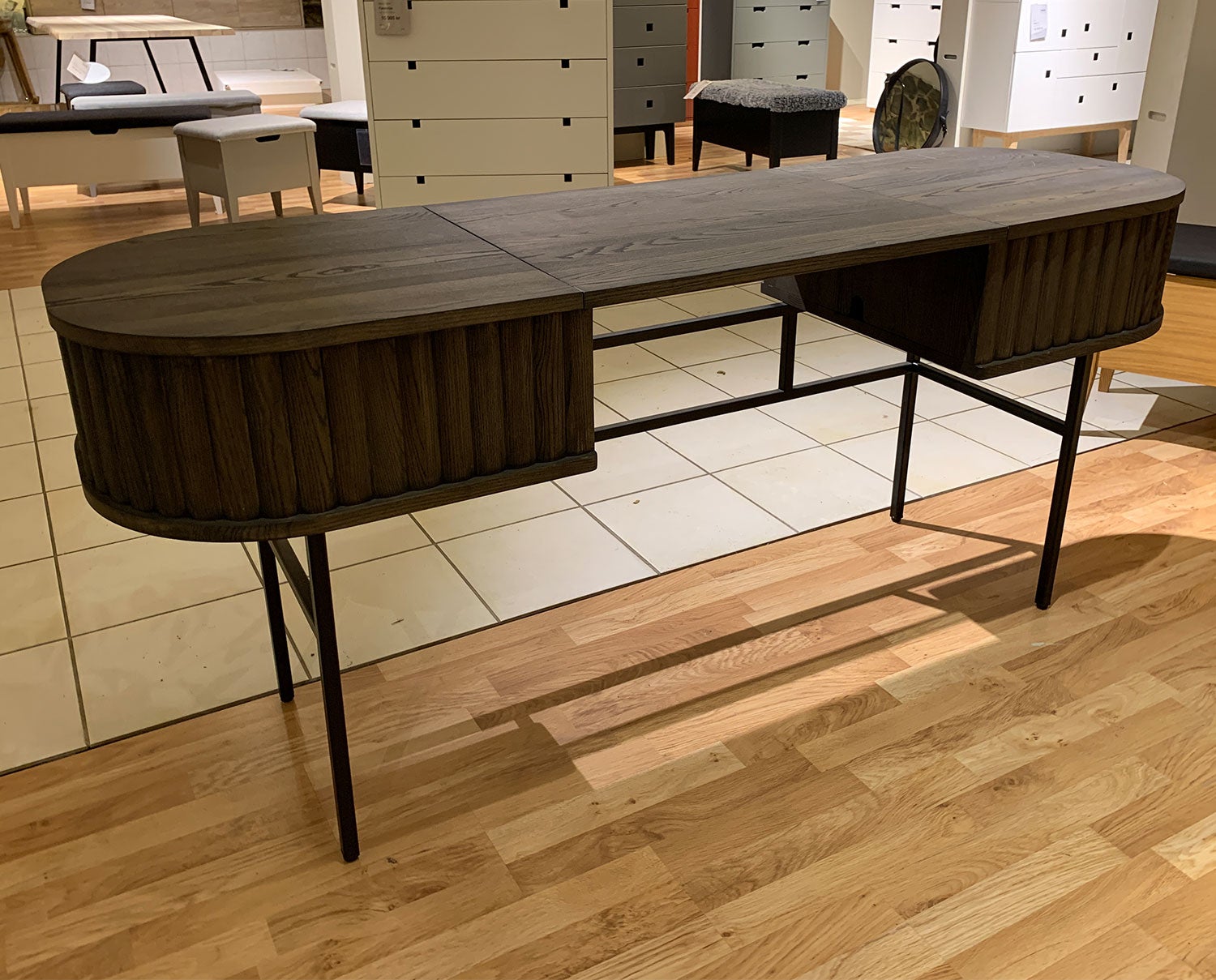 Velvet-skrivbord-kristensen-utstallningsex-1