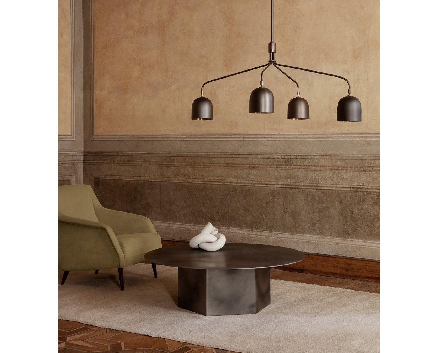 Epic soffbord i Steel black från Gubi