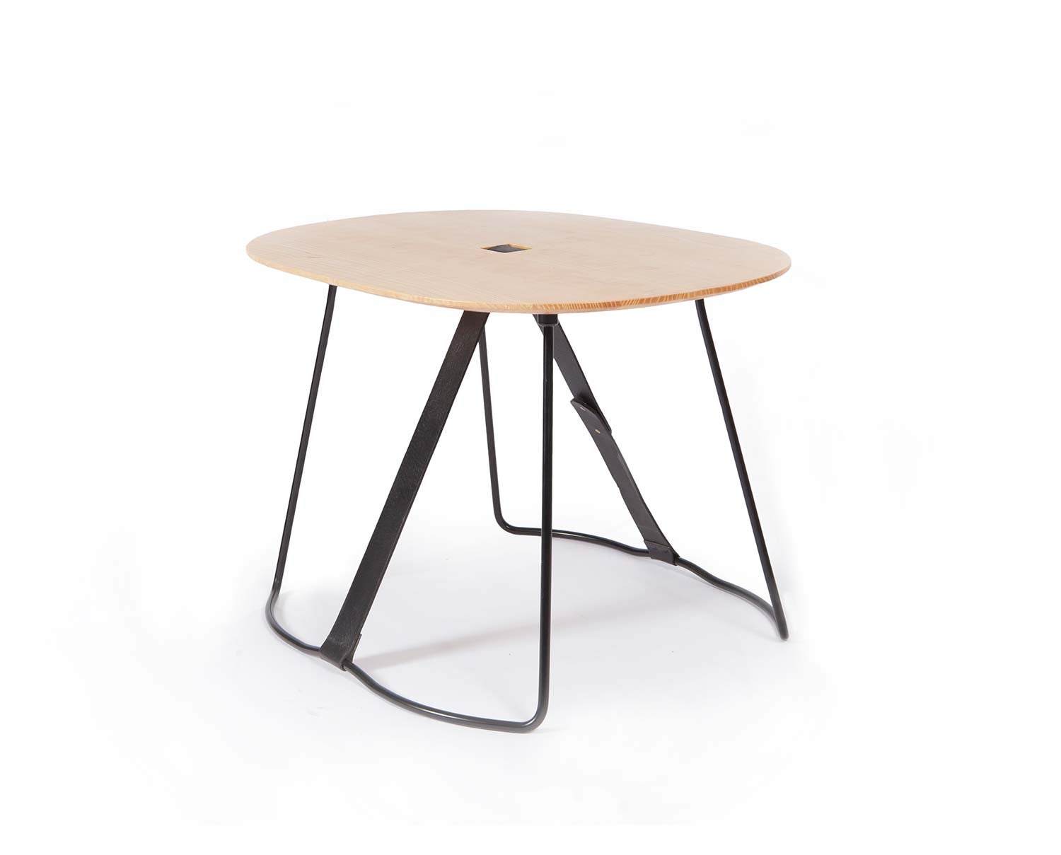 Sierra-table-with-black-leather-strap-Cuero