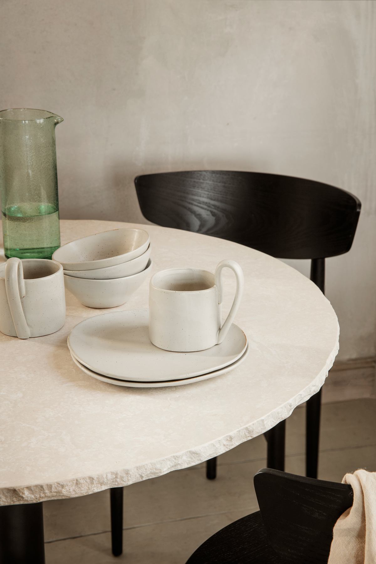 fermLIVING-SS22-MineralDiningTable-OliJug-image-1