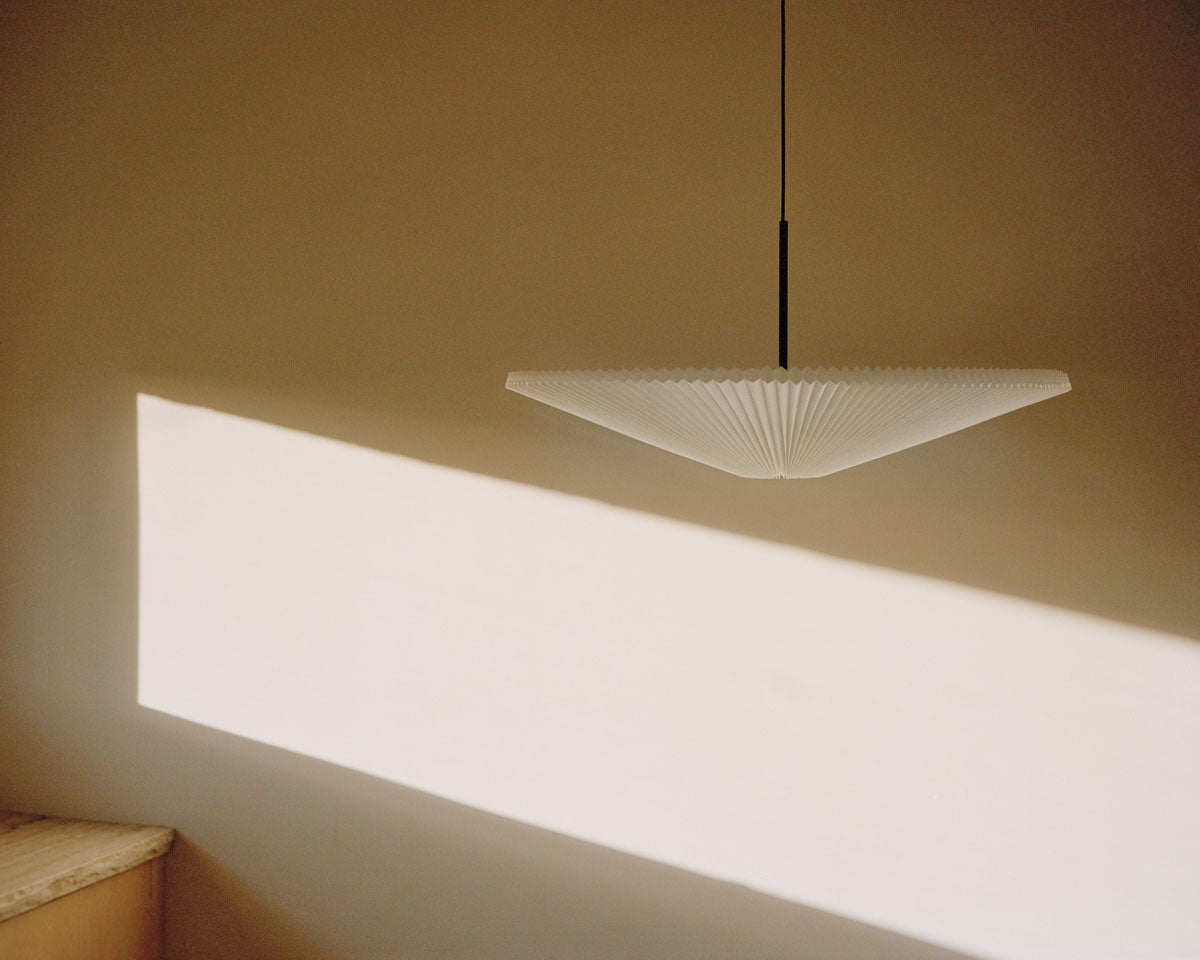 New-Works_Lifestyle_22220_Nebra-Pendant-Lamp-Small_9