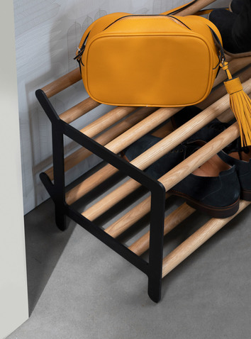 Essem-Design-Tamburin-Skohylla-Ek-Närbild-02