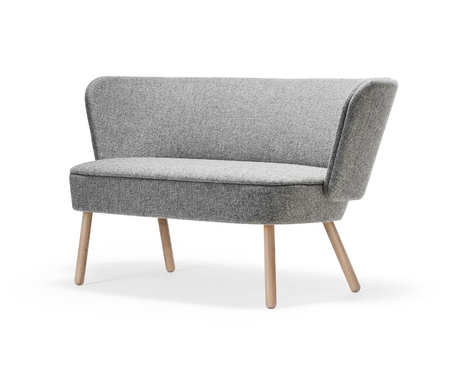 Soffan Wrap, klädd i tyget Hallingdal 65-130 (Grey). 