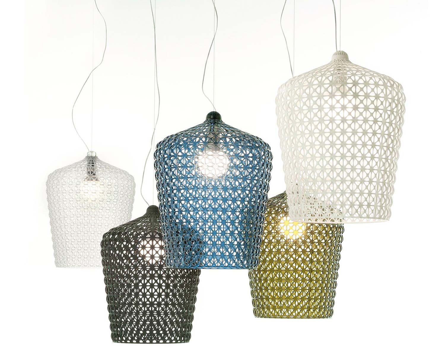 Kabuki Taklampor i ett kluster med massa härligt färger, vit, grön svart och ljusblå.