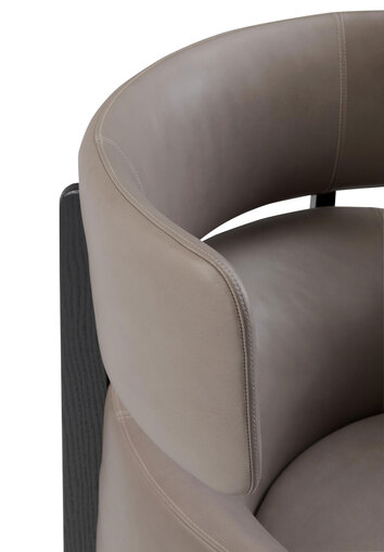 Fåtöljen Garbo. Fåtöljen är klädd i Master 60.