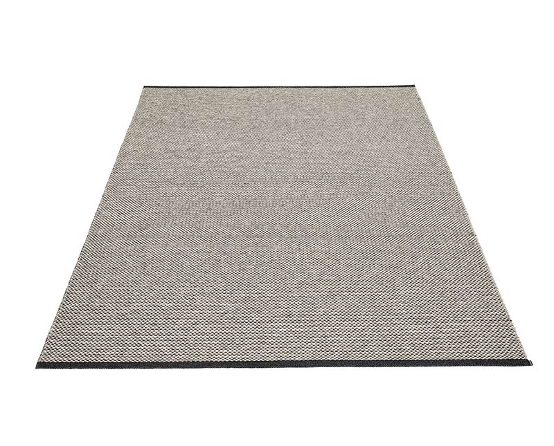 Effi matta Svart från Pappelina.