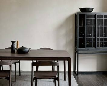 Burung Skåp från Ethnicraft i matsalsmiljö