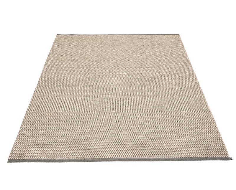 Effi matta Charcoal från Pappelina. 