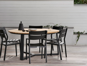 Delia-stol-Svart-Laurion-bord-miljo-02